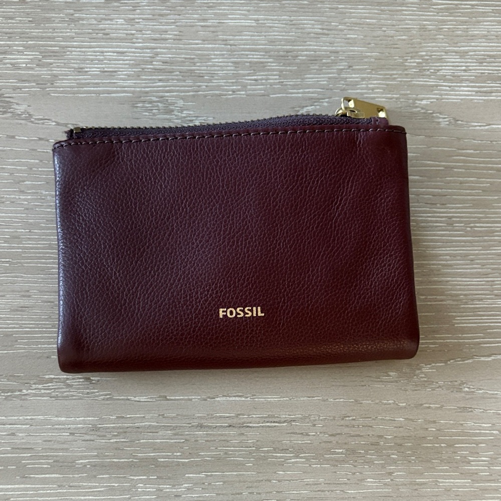 Fossil  Burgundy Leather Trifold Wallet With Zip. Medium